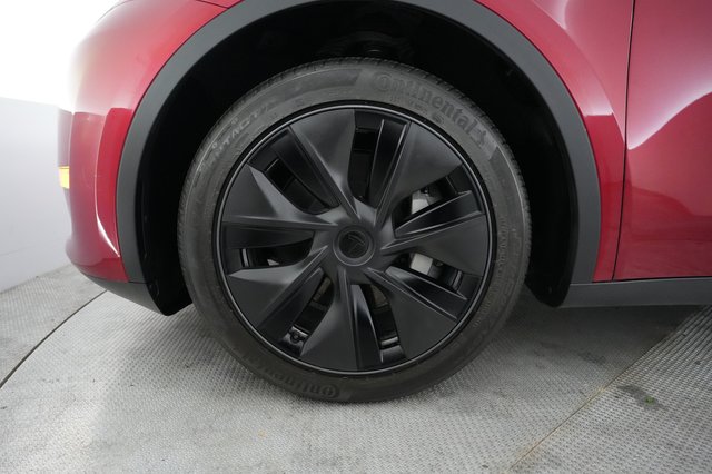 2025 Tesla Model Y — photo 15 of 21
