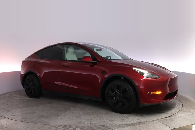 2025 Tesla Model Y — photo 11 of 21
