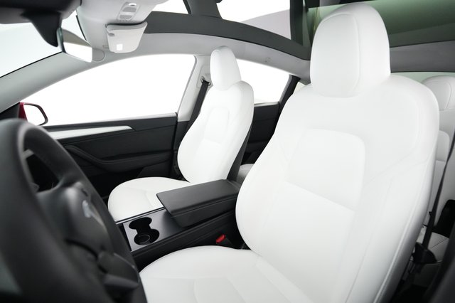 2025 Tesla Model Y — photo 3 of 21