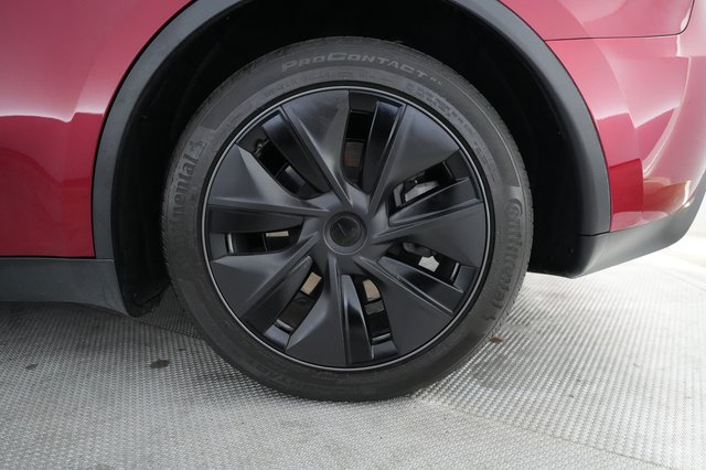 2025 Tesla Model Y — photo 7 of 21