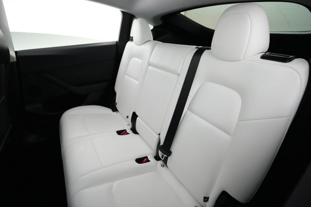 2025 Tesla Model Y — photo 19 of 21