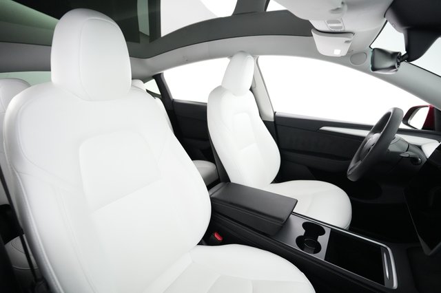 2025 Tesla Model Y — photo 18 of 21