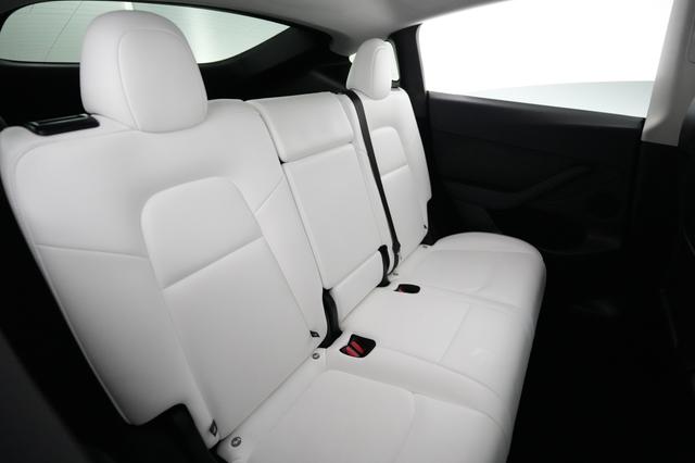 2025 Tesla Model Y — photo 4 of 21