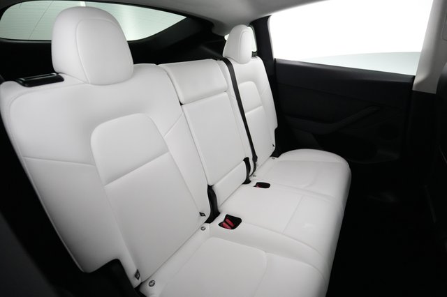2025 Tesla Model Y — photo 4 of 21