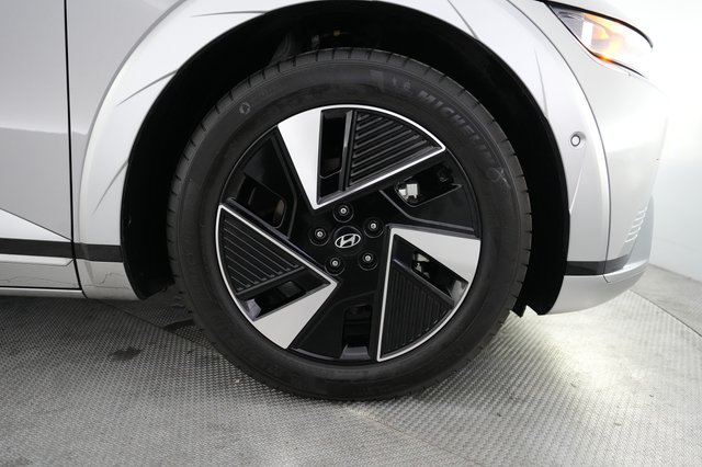 2025 Hyundai IONIQ 5 — photo 16 of 22