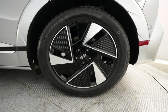 2025 Hyundai IONIQ 5 — photo 7 of 22