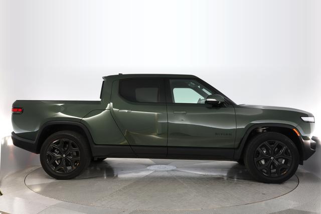 2023 Rivian R1T — photo 10 of 19