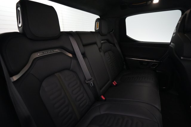 2023 Rivian R1T — photo 4 of 19