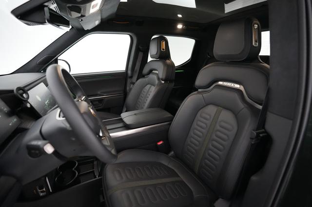 2023 Rivian R1T — photo 3 of 19