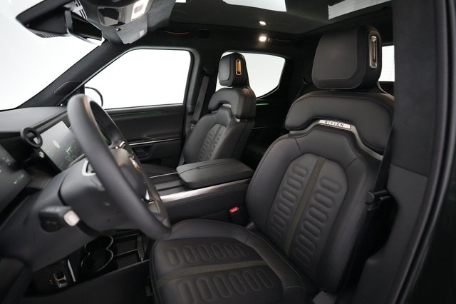 2023 Rivian R1T — photo 3 of 19
