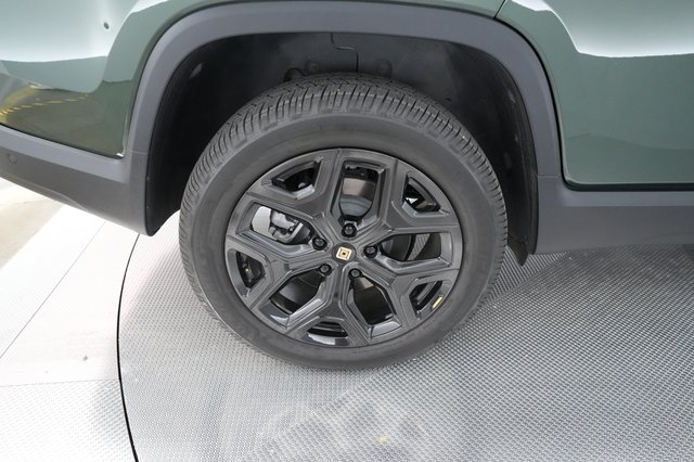 2023 Rivian R1T — photo 7 of 19