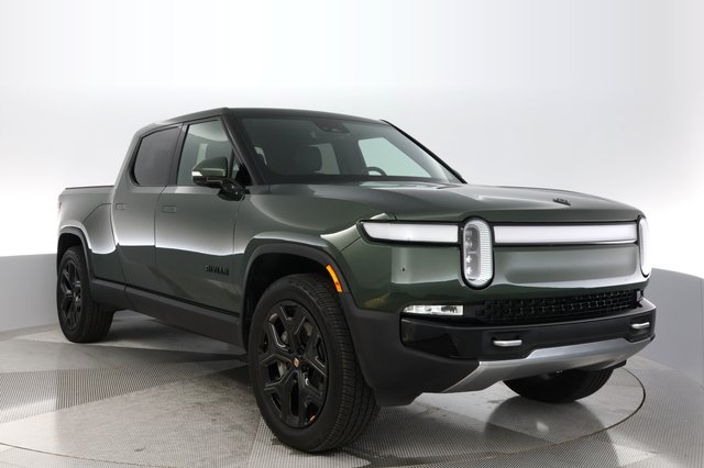2023 Rivian R1T — photo 9 of 19