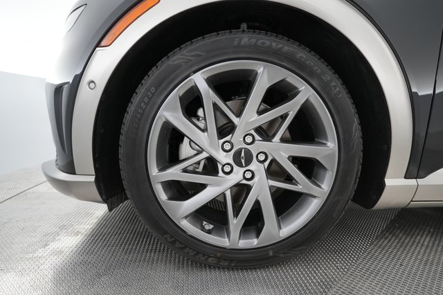 2023 Genesis GV60 — photo 15 of 26
