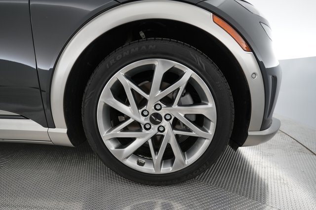 2023 Genesis GV60 — photo 16 of 26