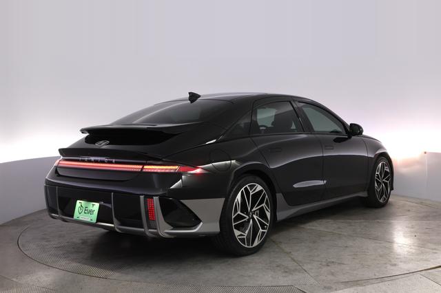 2024 Hyundai IONIQ 6 — photo 2 of 24