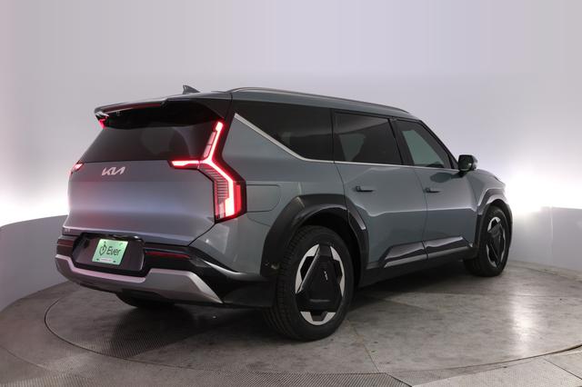 2024 Kia EV9 — photo 2 of 23