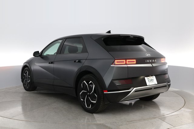 2023 Hyundai IONIQ 5 — photo 10 of 28