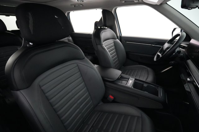 2024 Kia EV9 — photo 18 of 29