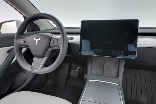 2021 Tesla Model Y — photo 18 of 21
