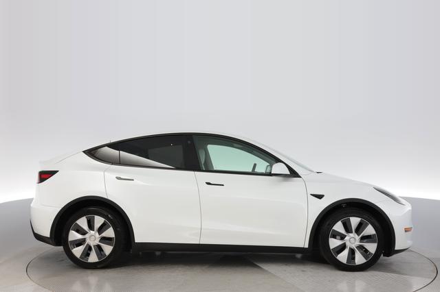 2021 Tesla Model Y — photo 10 of 21