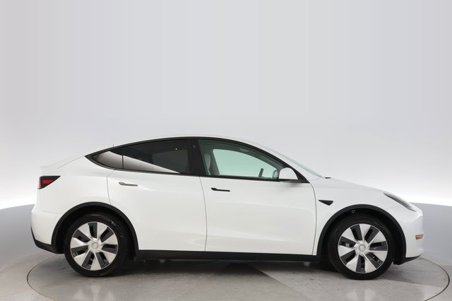 2021 Tesla Model Y — photo 10 of 21