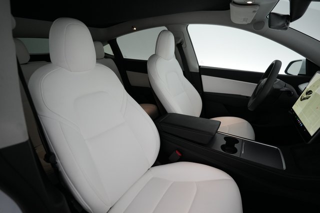 2021 Tesla Model Y — photo 16 of 21