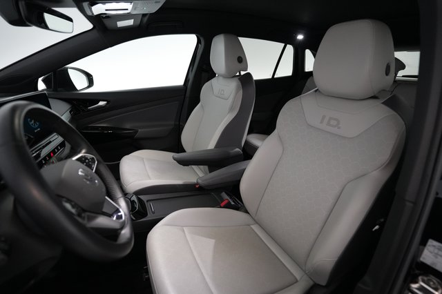 2022 Volkswagen ID.4 — photo 3 of 18