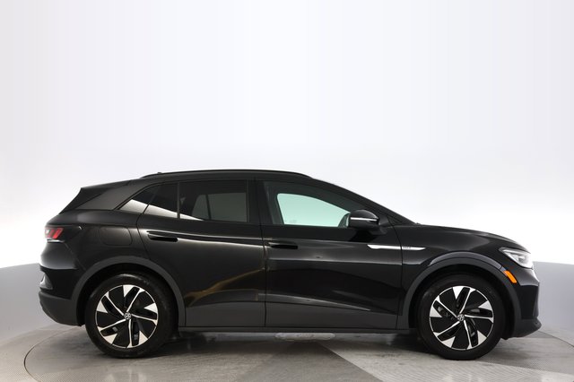 2022 Volkswagen ID.4 — photo 10 of 18