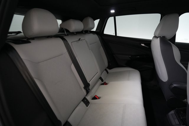 2022 Volkswagen ID.4 — photo 4 of 18