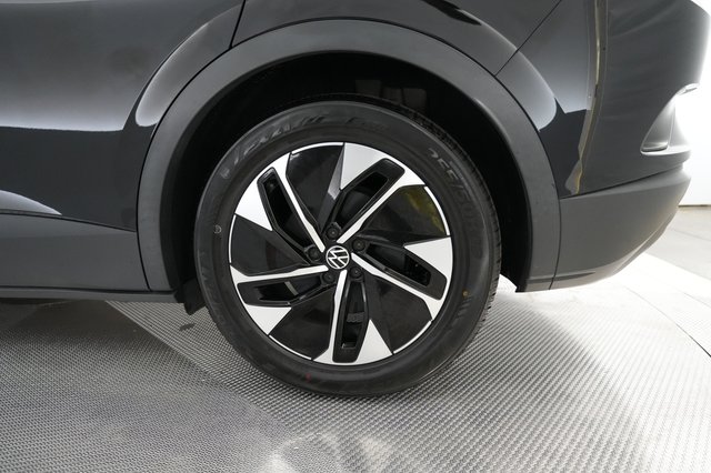 2022 Volkswagen ID.4 — photo 15 of 18