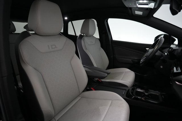 2022 Volkswagen ID.4 — photo 16 of 18