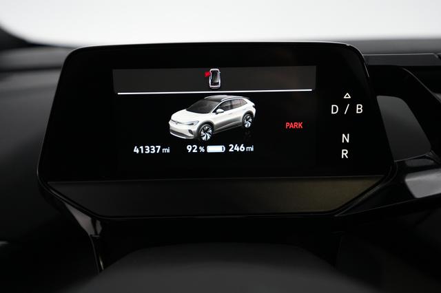 2022 Volkswagen ID.4 — photo 5 of 18