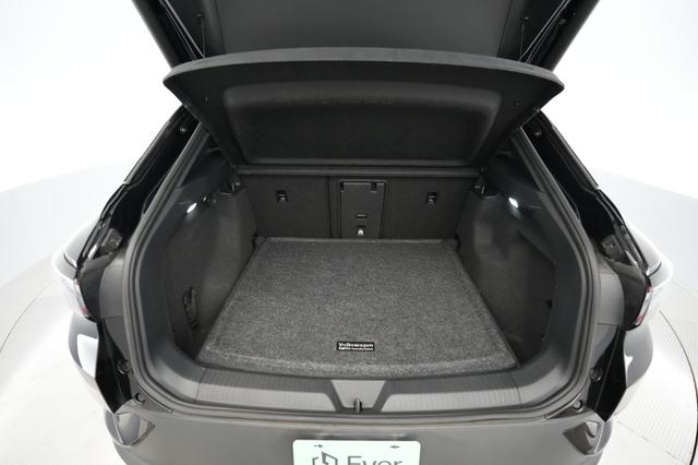 2022 Volkswagen ID.4 — photo 6 of 18