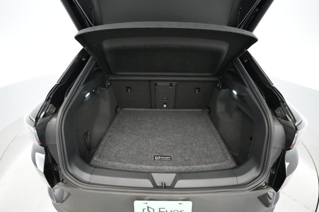 2022 Volkswagen ID.4 — photo 6 of 18