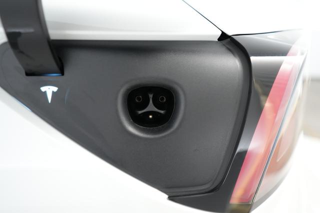 2023 Tesla Model 3 — photo 8 of 23