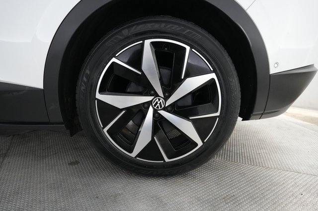 2023 Volkswagen ID.4 — photo 7 of 23