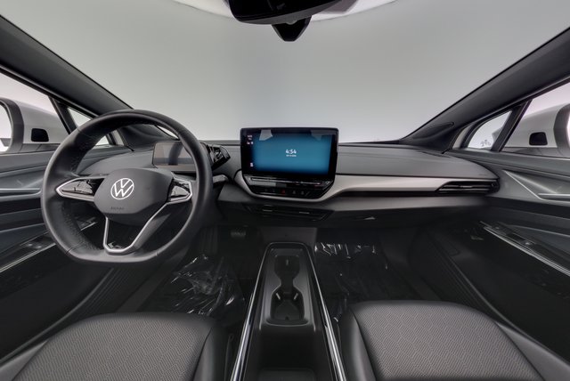 2023 Volkswagen ID.4 — photo 21 of 23