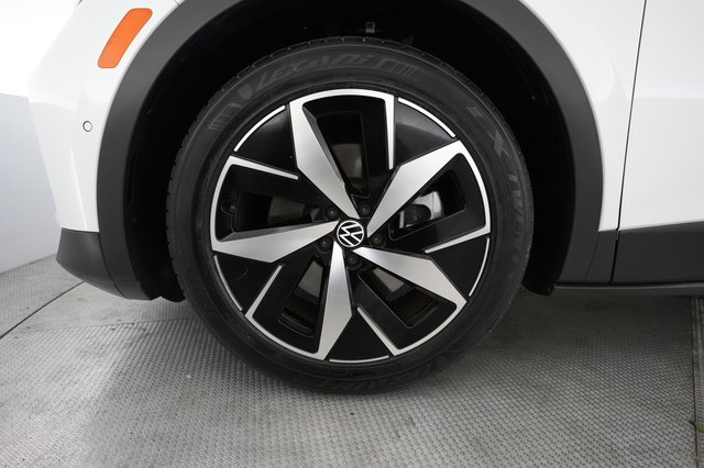 2023 Volkswagen ID.4 — photo 15 of 23