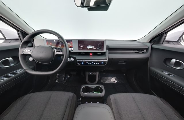 2024 Hyundai IONIQ 5 — photo 18 of 34