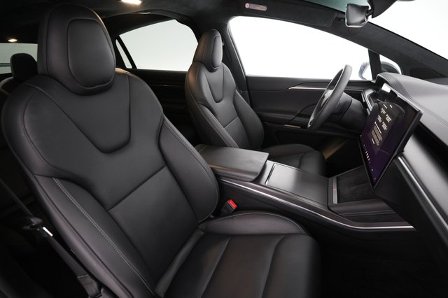 2023 Tesla Model X — photo 18 of 23