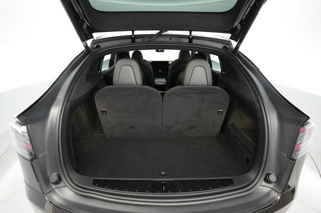 2023 Tesla Model X — photo 6 of 23