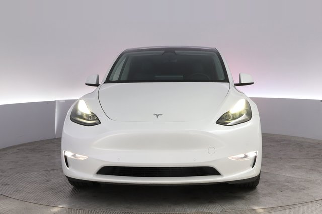 2022 Tesla Model Y — photo 9 of 21