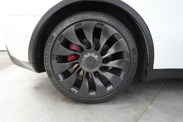 2022 Tesla Model Y — photo 17 of 21