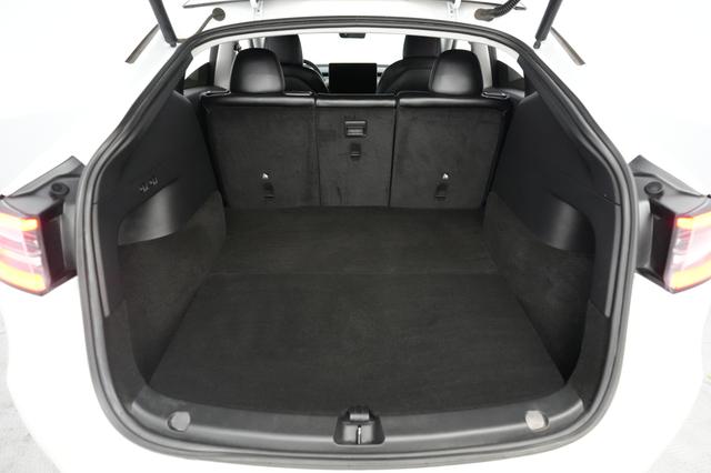 2022 Tesla Model Y — photo 6 of 21