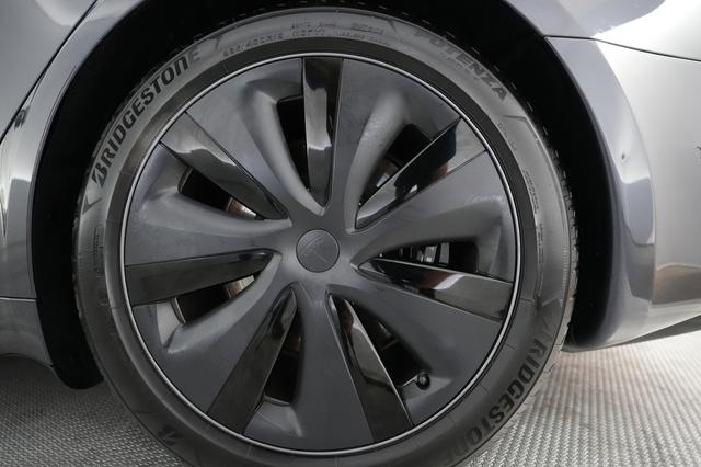 2023 Tesla Model S — photo 7 of 25