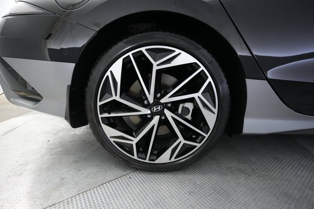 2023 Hyundai IONIQ 6 — photo 17 of 24