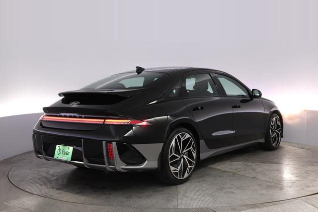 2023 Hyundai IONIQ 6 — photo 2 of 24