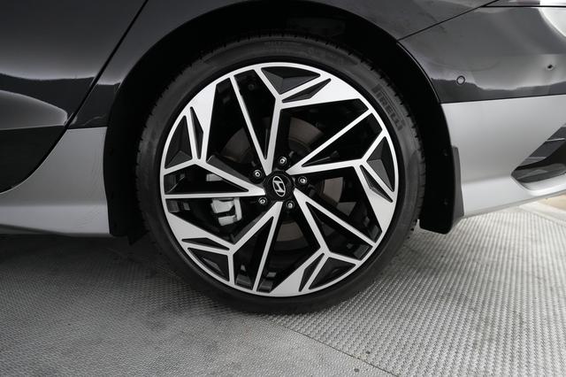 2023 Hyundai IONIQ 6 — photo 7 of 24