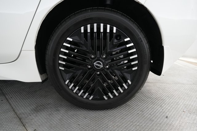 2024 Nissan LEAF — photo 7 of 23