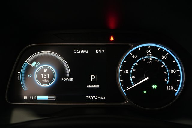 2024 Nissan LEAF — photo 5 of 23